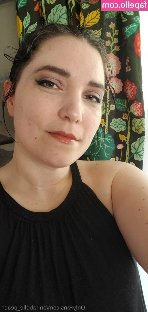 Annabelle Peach [ annabelle-peach-3 ] - Tip this post 10 for some spreaded picture bundle