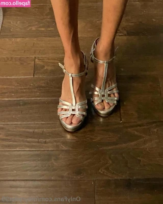 rileyryder99 - 😈💦Horny Virgin! 😳😋Shows Feet + Legs? xD