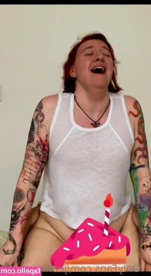 jeaniegrey42 - Tickling my clit with my new tentacle vibe my fave fan got me from my