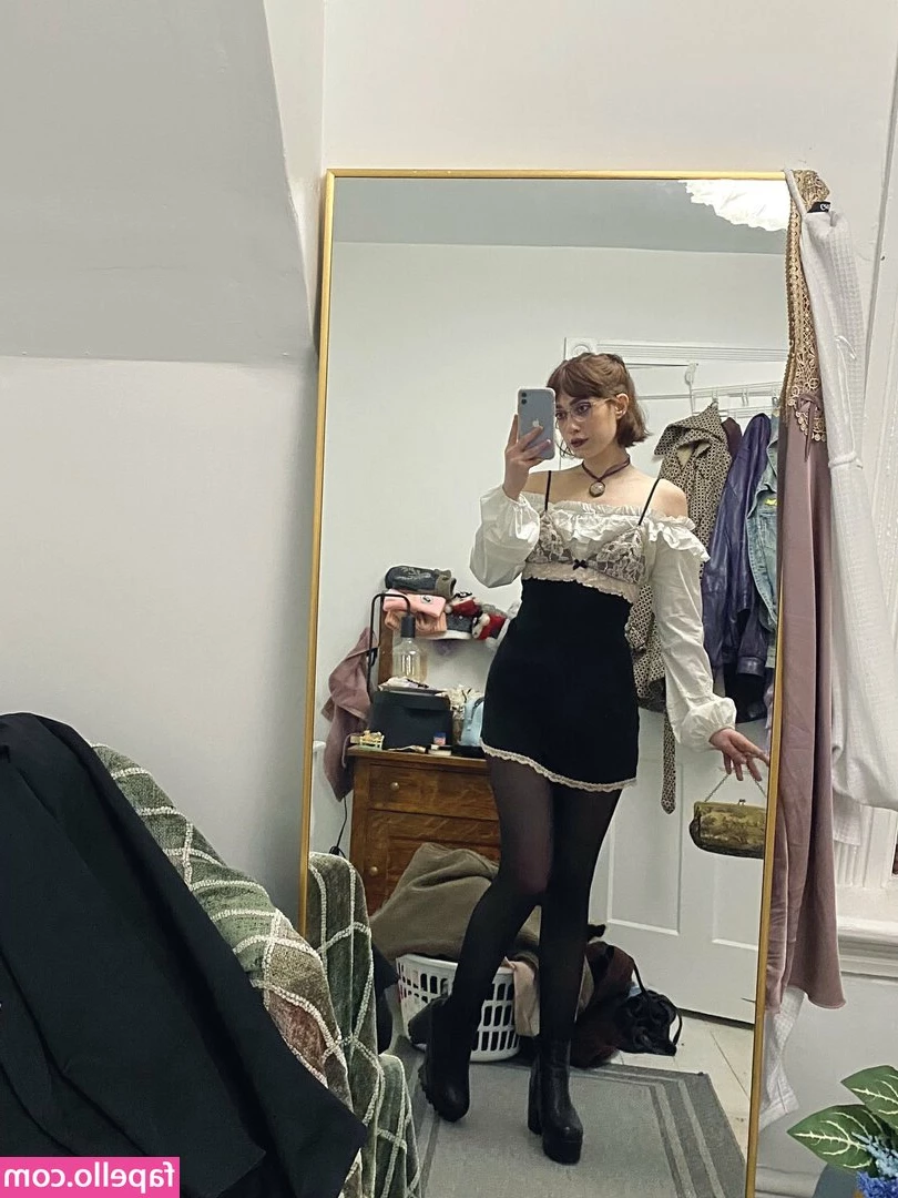 dollylol [ dollylol-1 ] - Can I be your maid for a while
