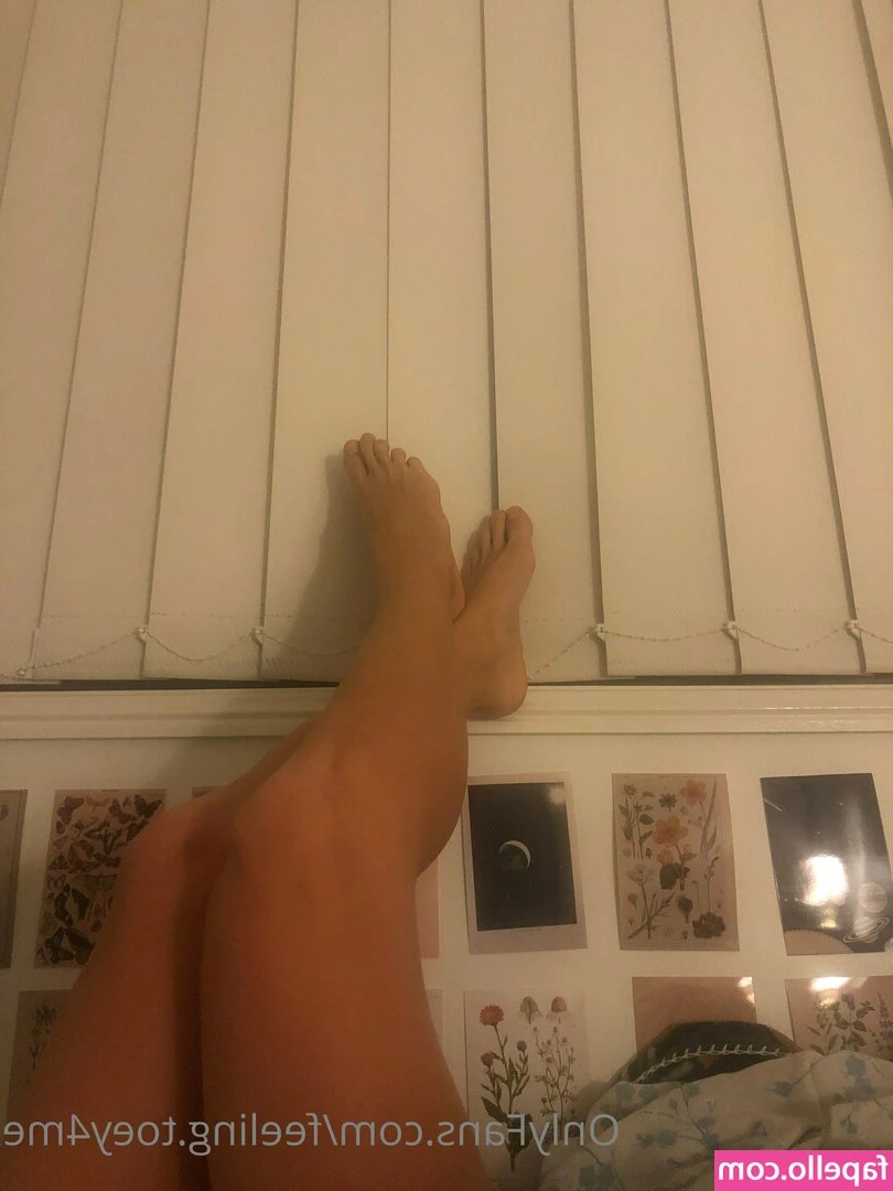 feeling.toey4me [ feeling-toey4me ] - You may advance, crawling on your knees, and kiss my boots.