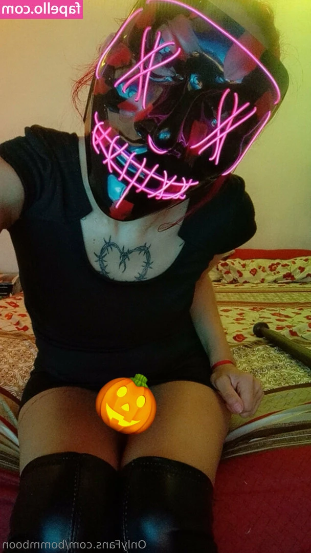 bommboon - Guess what I’m not wearing right now.