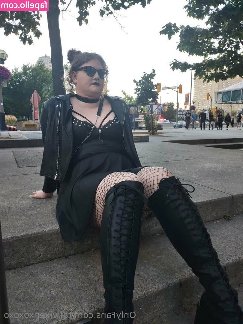 tallvixenxoxoxo - Basking.