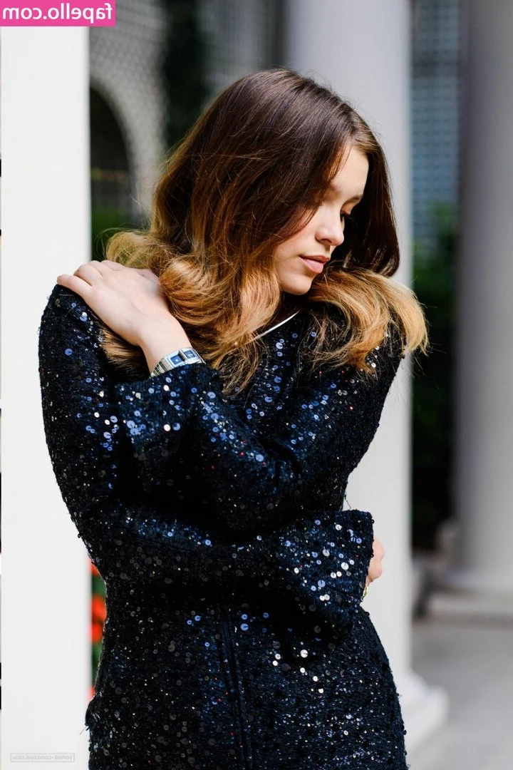Sophie Cookson [ sophie-cookson ] - All Victoria’s Secret outfit! 😍😍😍