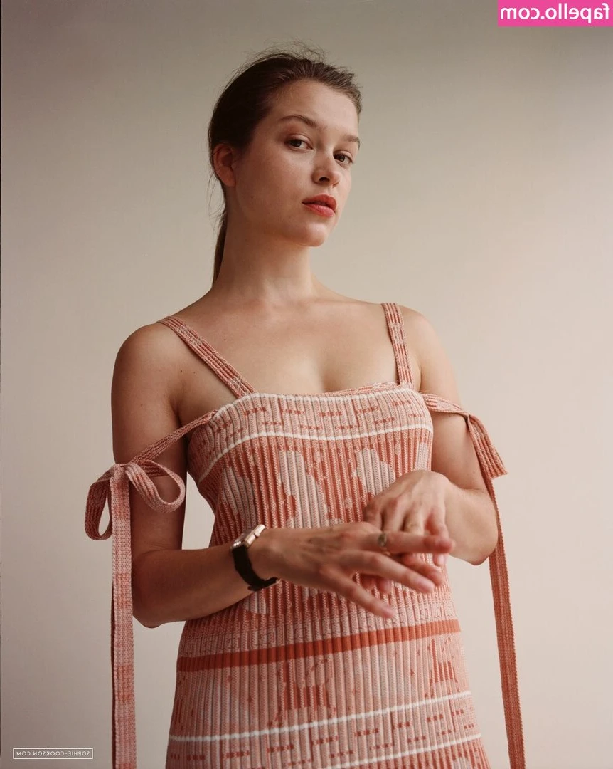 Sophie Cookson [ sophie-cookson ] - Taking a few days off, a holiday break!   Will be back on 1st Jan