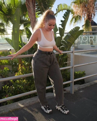 Emmahaggstrom - I'm busy packing alone today <3  Buy me a late lunch because I'm