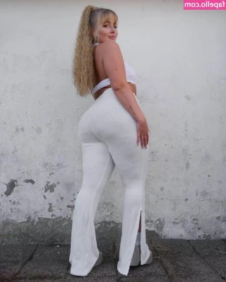 Emmahaggstrom - Jerking off on a full belly