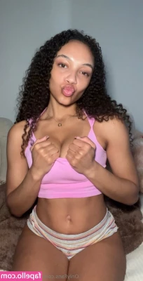 kaylinbradshaw - Happy Sunday from your favorite Milf