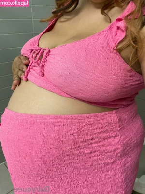 dairyqueen94 - Good morning!! Waking you up with my huge belly 🌞 💖 ❤️