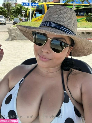 inocentekitty11 - New Year, same slut 😇