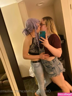 Scarlett Williams [ scarlett-williams ] - Sometimes I take pictures of My big tits. May need to make an oil