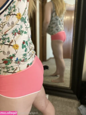 Scarlett Williams [ scarlett-williams ] - Hey guys you can get used to seeing me at least 2 to 3 times a day