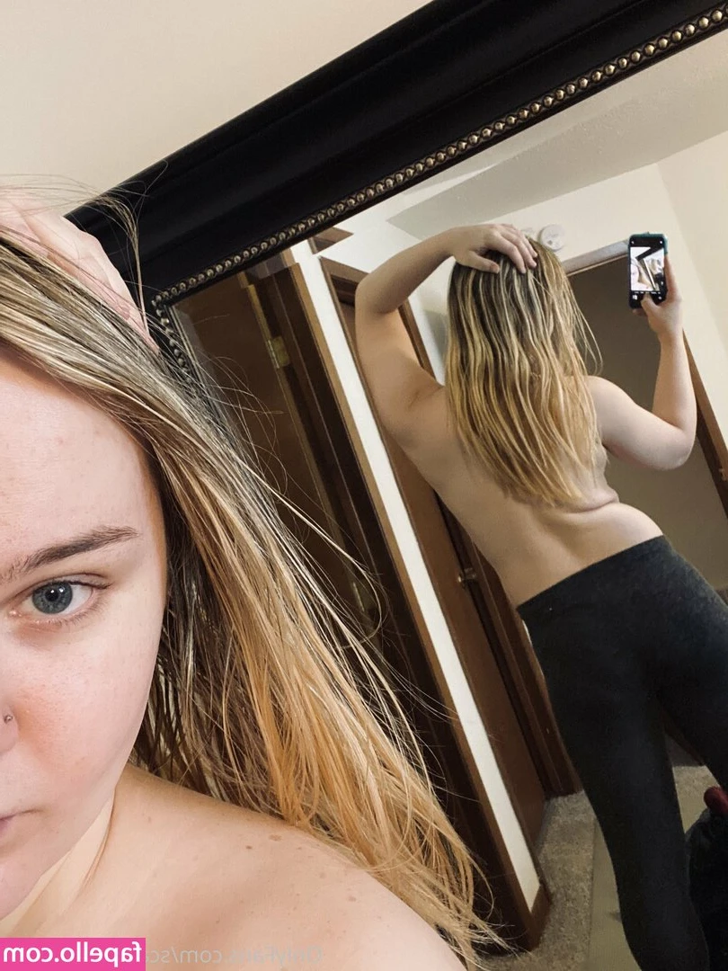 Scarlett Williams [ scarlett-williams ] - This fridge is deep … 😋