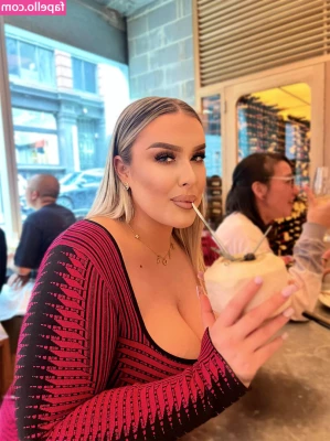 grace_gianatti [ grace-gianatti ] - Watch this fat piggy play with its belly and cum!
