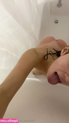 Emily Raye [ emily-raye ] - Suncream Rub   who likes watching me get wet and messy with suncream