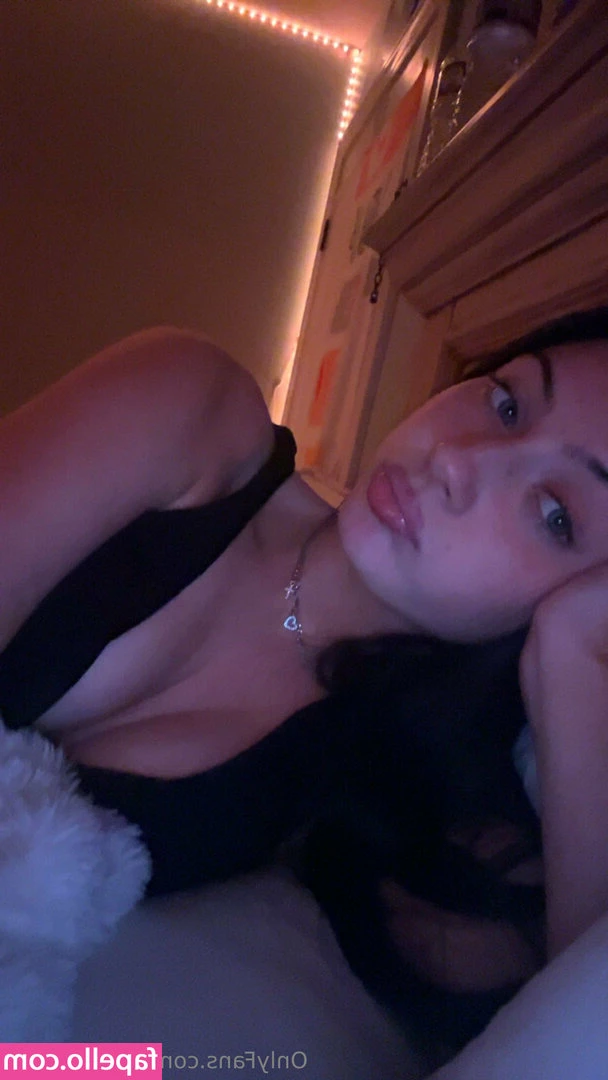 Emily Raye [ emily-raye ] - Nothing makes me more of a super squirter than a wand whilst being