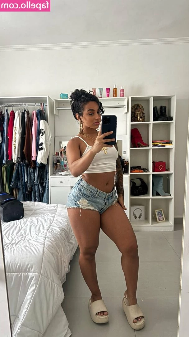 Yasmin Soares [ yasmin-soares ] - Do you like how black looks on me