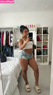 Yasmin Soares [ yasmin-soares ] - Do you like how black looks on me