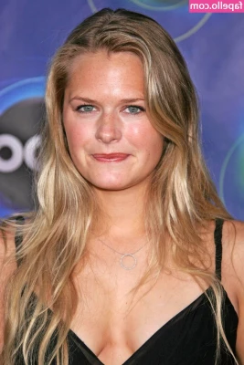 Maggie Lawson [ maggie-lawson ] - Sellin