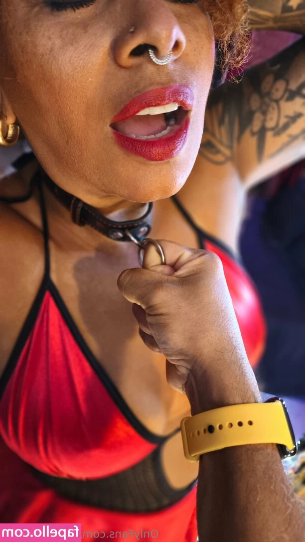 venus_delmar [ venus-delmar ] - Here s 2 hot photos  I show nips and take my pants off for a couple