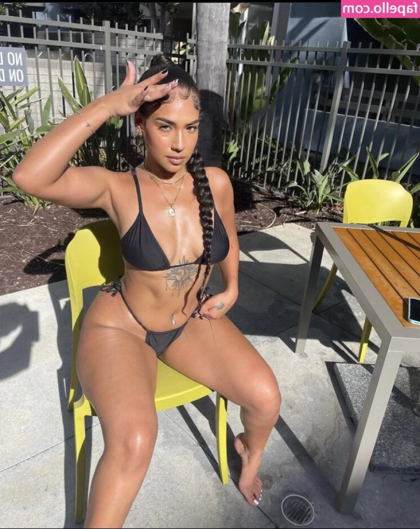 virdiisunique [ virdiisunique-1 ] - This hot naughty chick getting ready for pool weather what do tou all