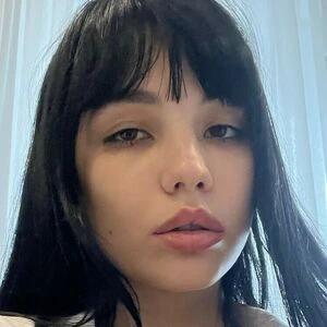 Bella_lay