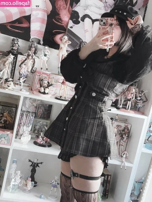 Poniko666 - Estoy de secretaria sexy