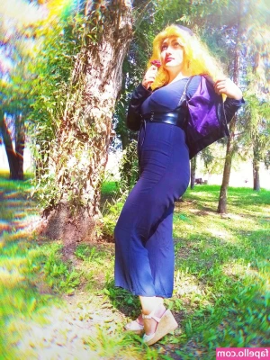 Ladyrossy - come worship my sole and ill let you suck on my nipples 😌deal?