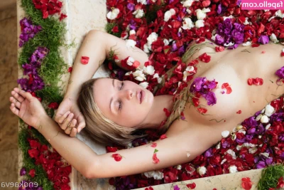 Ekaterina Enokaeva [ ekaterina-enokaeva ] - Should we do a lil OF livestream pool party this evening?