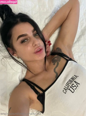 imzoeylane - Me da por mi culito y me hace gemir rico 🍑🥹