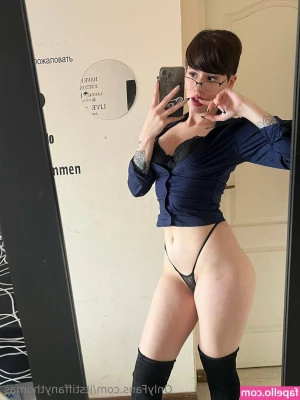 itstiffanythomas - I know you want to press your face against my soles and breath in deep