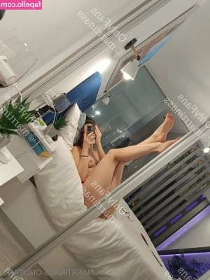 marrtinass - Hey baby   I offer private photos  feet pics  dick ratings  requests 