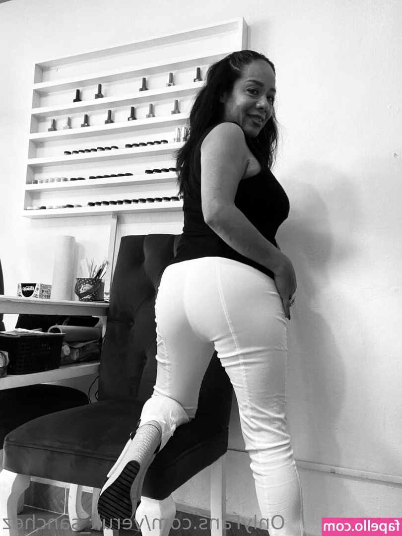 veruk_sanchez [ veruk-sanchez ] - Can I add you to my plans? I wanna do you in the DM😈😜
