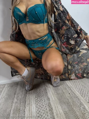 sneakergirl - Fun fact  Brooklyn has naturally curly hair