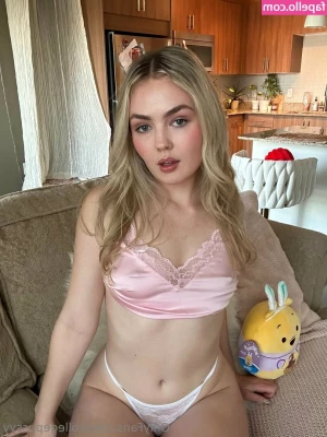 collegepussyy - I made him wait while I took pre-fuck selfies   There s a clip