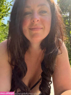 AdrenaSapphire_MILF [ adrenasapphire-milf ] - wanna hit this?