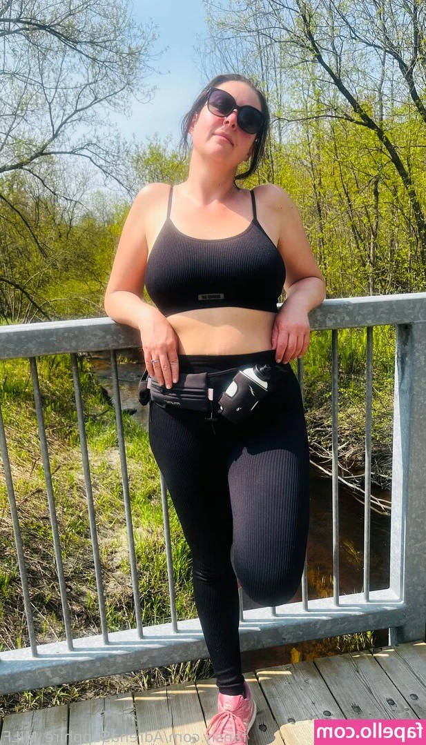AdrenaSapphire_MILF [ adrenasapphire-milf ] - have u ever seen a mermaid’s vagina
