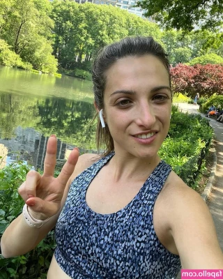Natalie Yoannidis [ natalie-yoannidis ] - My pretty feet in action  Who likes foot jobs