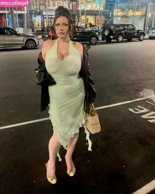 Grace Kivlin [ grace-kivlin ] - Ok fella’s WHO WANTS A VID?!!!!😈😈 OILED TITS AND