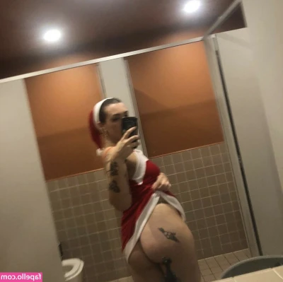 Jade Waby [ jade-waby ] - 💥 Adventures In Fishnets Under The Bed 🛏️  🎥 Vid Version