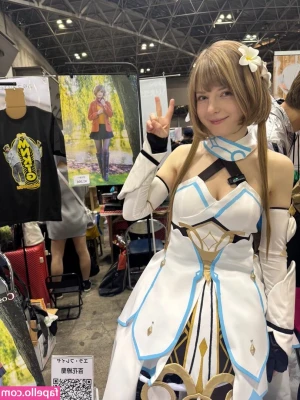 Ella Freya [ ella-freya-47 ] - So I’m laying down and my girl dick started to get hard. 🍆