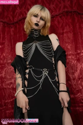 Thea_Daze [ thea-daze ] - New fucking vids will be uploaded next weekend. Whose ready 🥵🤫