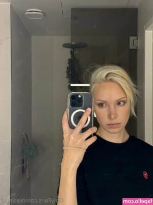aasia_of [ aasia-of ] - I'm ready 😁 to sucking deeper 🤤 cock today Can I get some dick ?