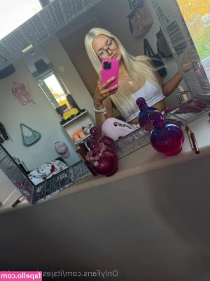 itsjessicasworld - ## @maevestarry❗️❗️FREE PAGE❗️❗️ @maevestarryHey, I'm