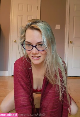 annabell_lee_xo [ annabell-lee-xo ] - just sent full 6 minute video to your dms ;) lots of rubbing &