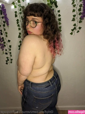 venusfawnfreepage - Elf booty and bush! Teasing you with my skirt before pulling it up to