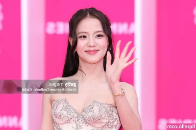 Jisoo - Are you feeling mesmerized for Mommy now? 🥵😈