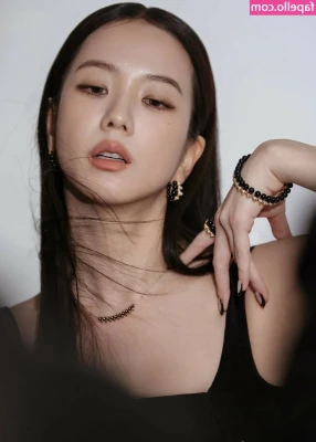 Jisoo - Wanna hear a bed time story?