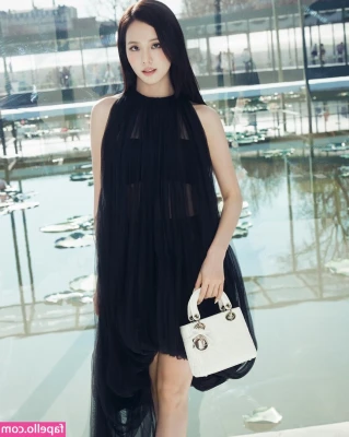 Jisoo - Attended a wedding last night!