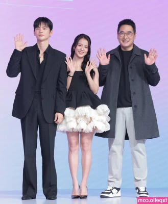 Jisoo - My ass needs to be bigger to compensate for small tits when the